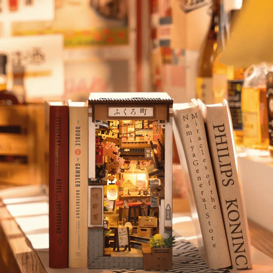 magicholz-book-nook-sakura-wine-alley-japan-deko-mit-led-licht image 1
