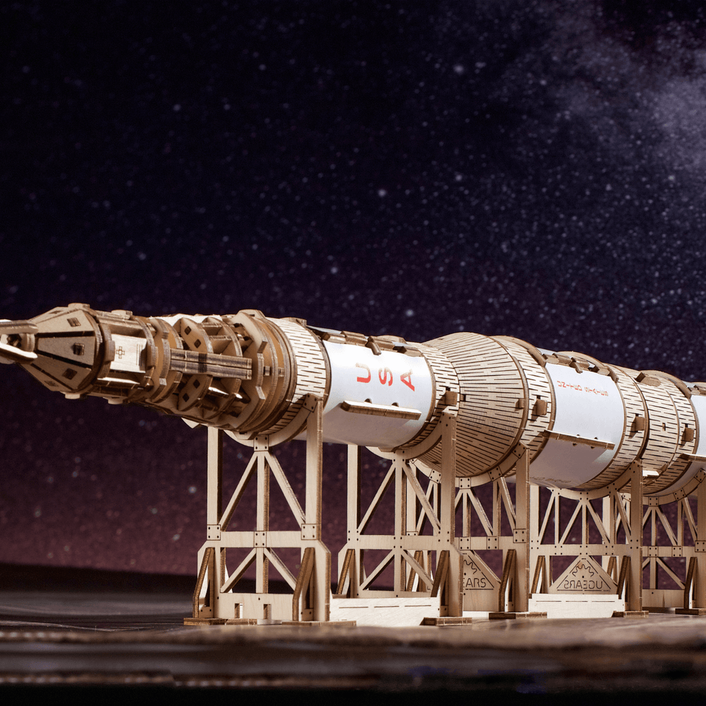 magicholz-saturn-v-rakete-holzbausatz-1-170-beweglich image 1