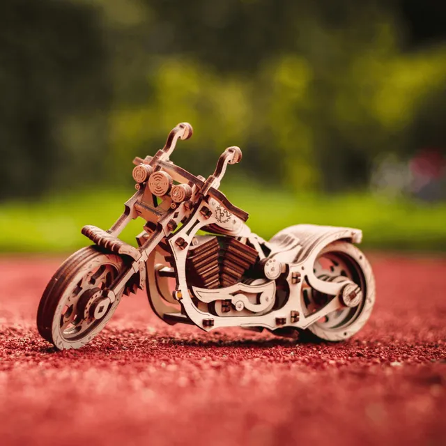 magicholz-mechanischer-bausatz-cruiser-bike-motorrad-mit-gummimotor image 1