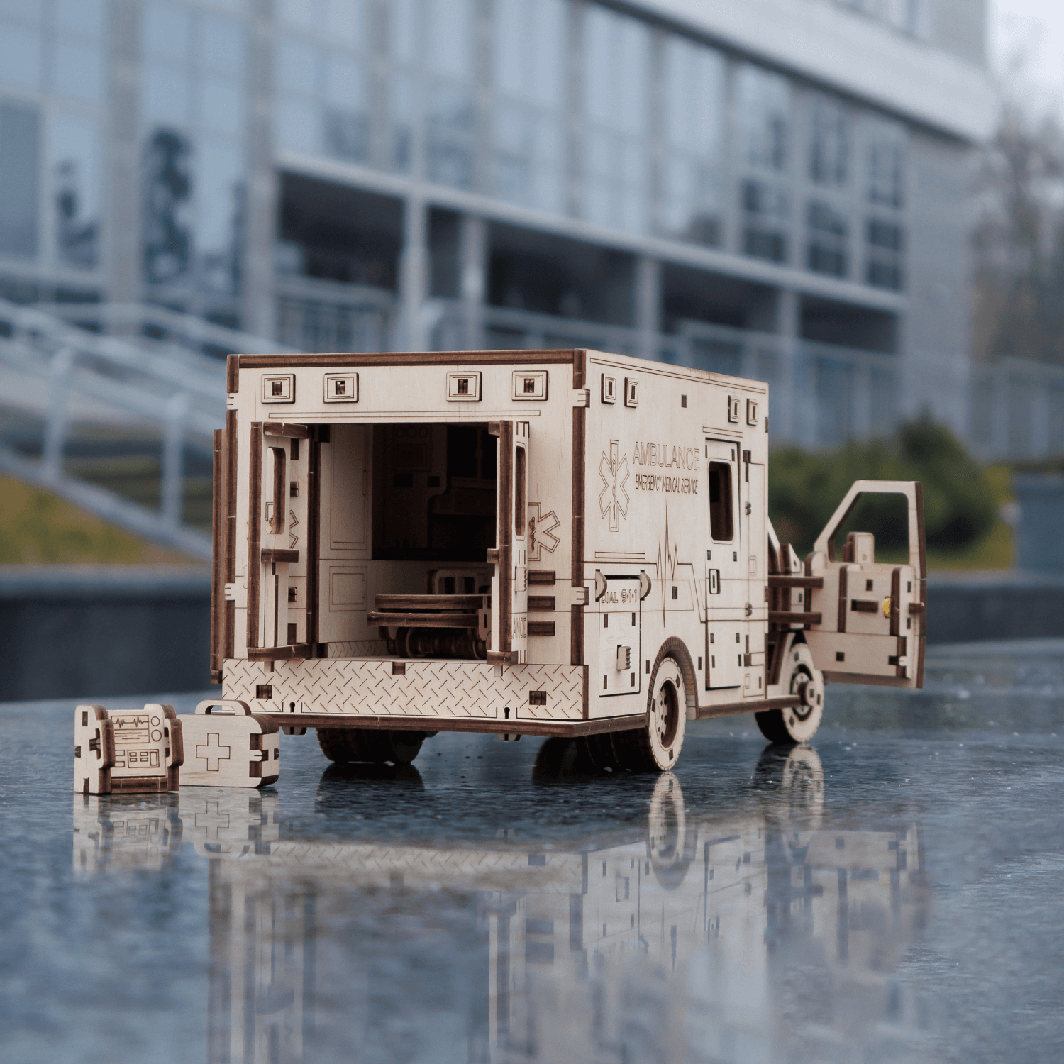 magicholz-krankenwagen-mechanischer-bausatz-holzmodell-fahrzeug image 2