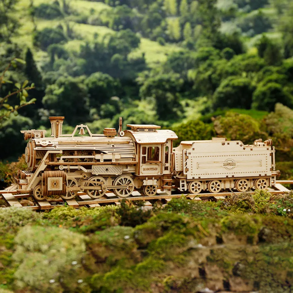 magicholz-mechanischer-bausatz-lokomotive-3d-1-80-standmodell image 1