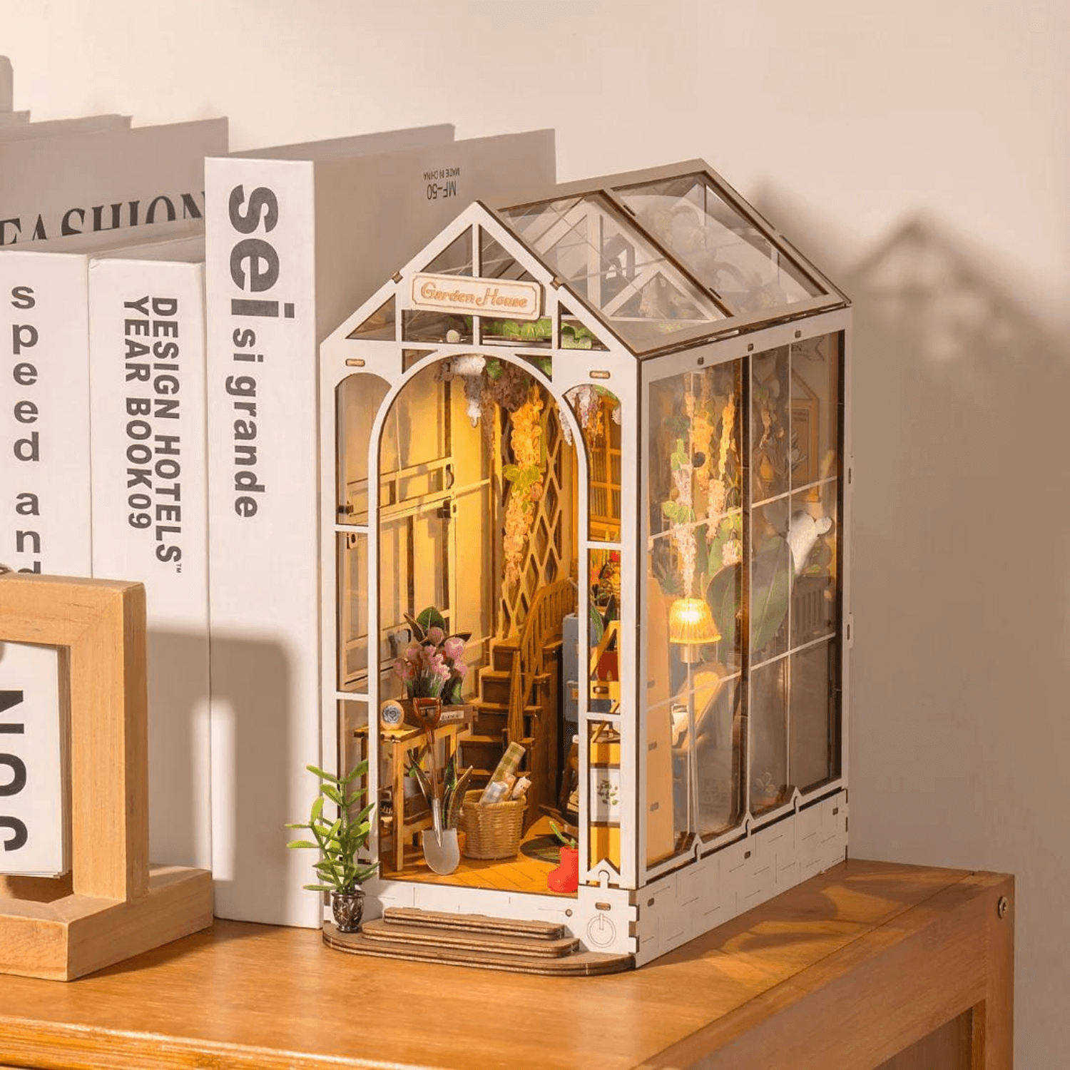 magicholz-rolife-gartenhaus-miniaturhaus-bausatz-mit-licht image 3