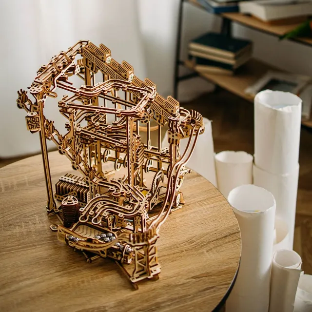 magicholz-bausatz-spiral-murmelbahn-elektrisch-558-teile image 1