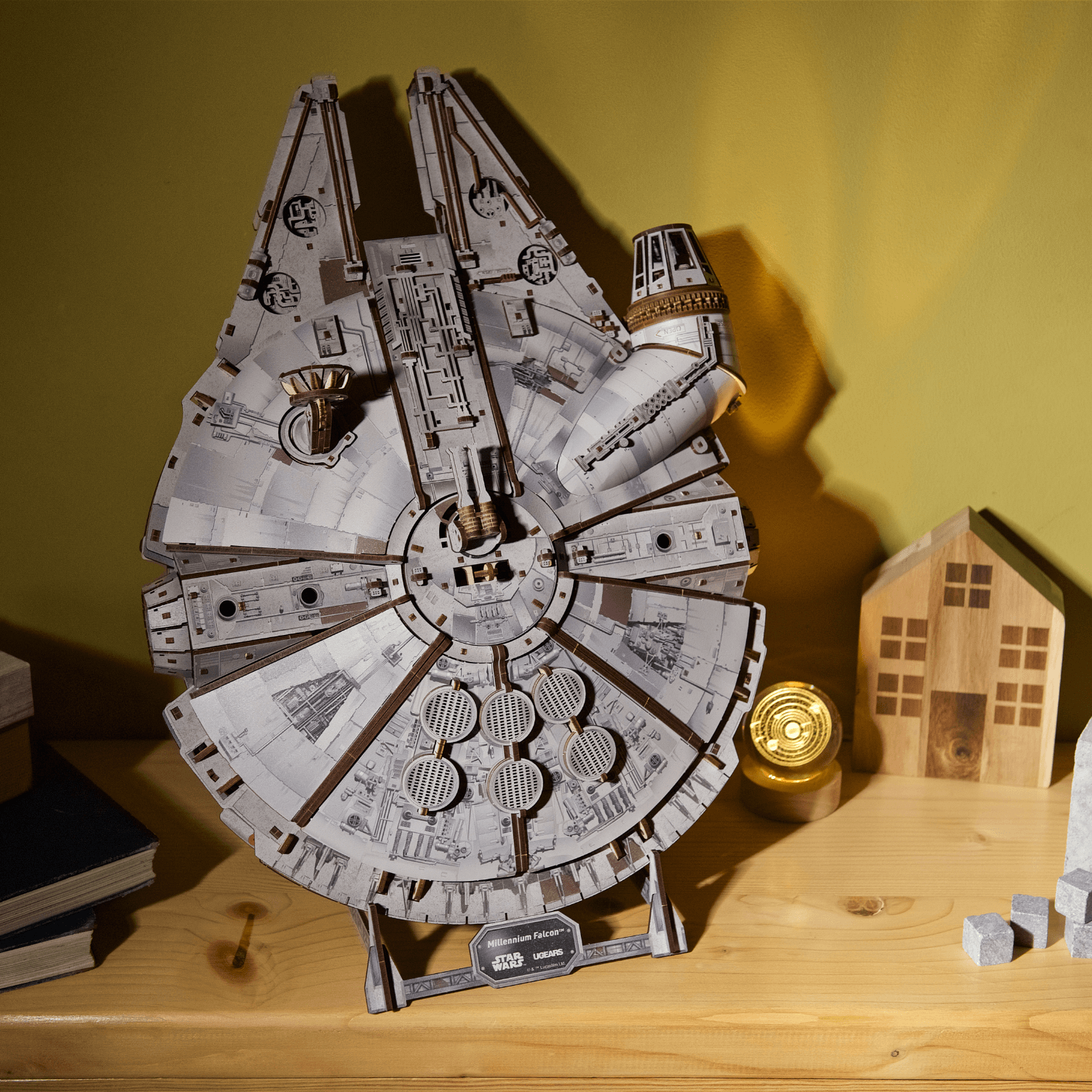 magicholz-millennium-falcon-holzbausatz-star-wars-1235-teile image 2