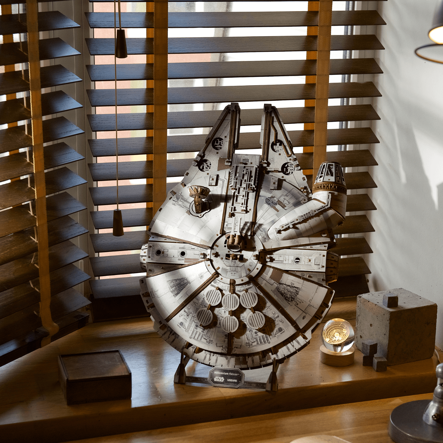 magicholz-millennium-falcon-holzbausatz-star-wars-1235-teile image 8
