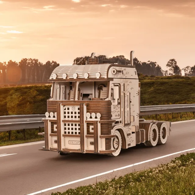 magicholz-mechanischer-bausatz-road-king-truck-starter-kit-mit-auflieger image 1