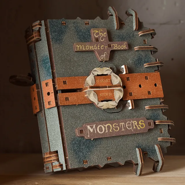 magicholz-mechanischer-bausatz-monsterbuch-harry-potter-holzmodell image 1