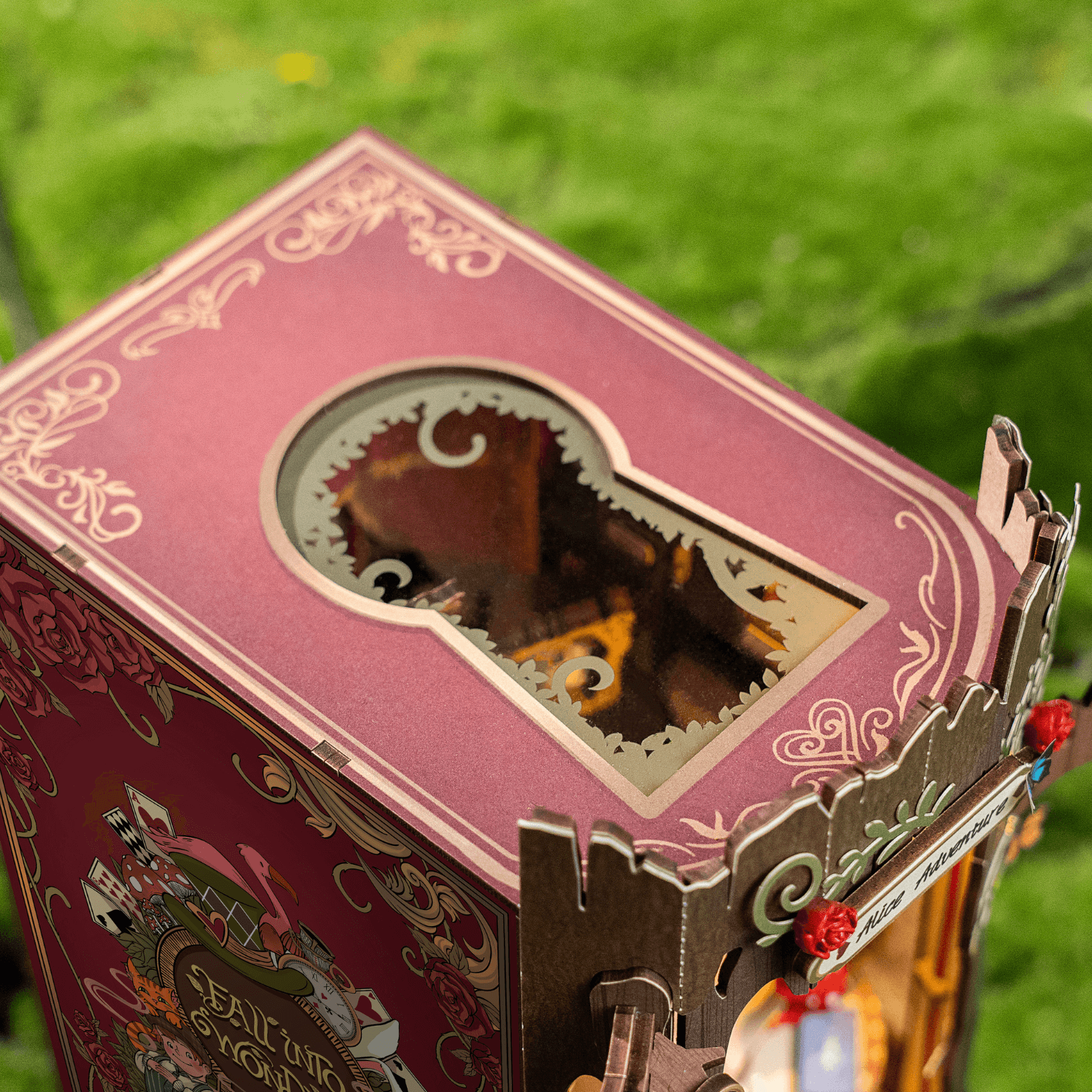 magicholz-alice-adventure-book-nook-led-b-cherecke-holzbausatz image 7