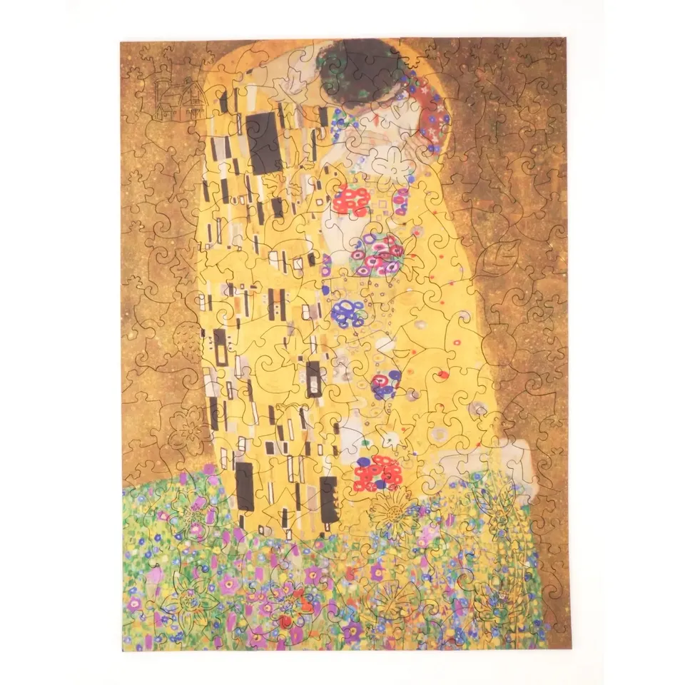 magicholz-der-kuss-klimt-holzpuzzle-gold-mit-28-spezialteilen image 1