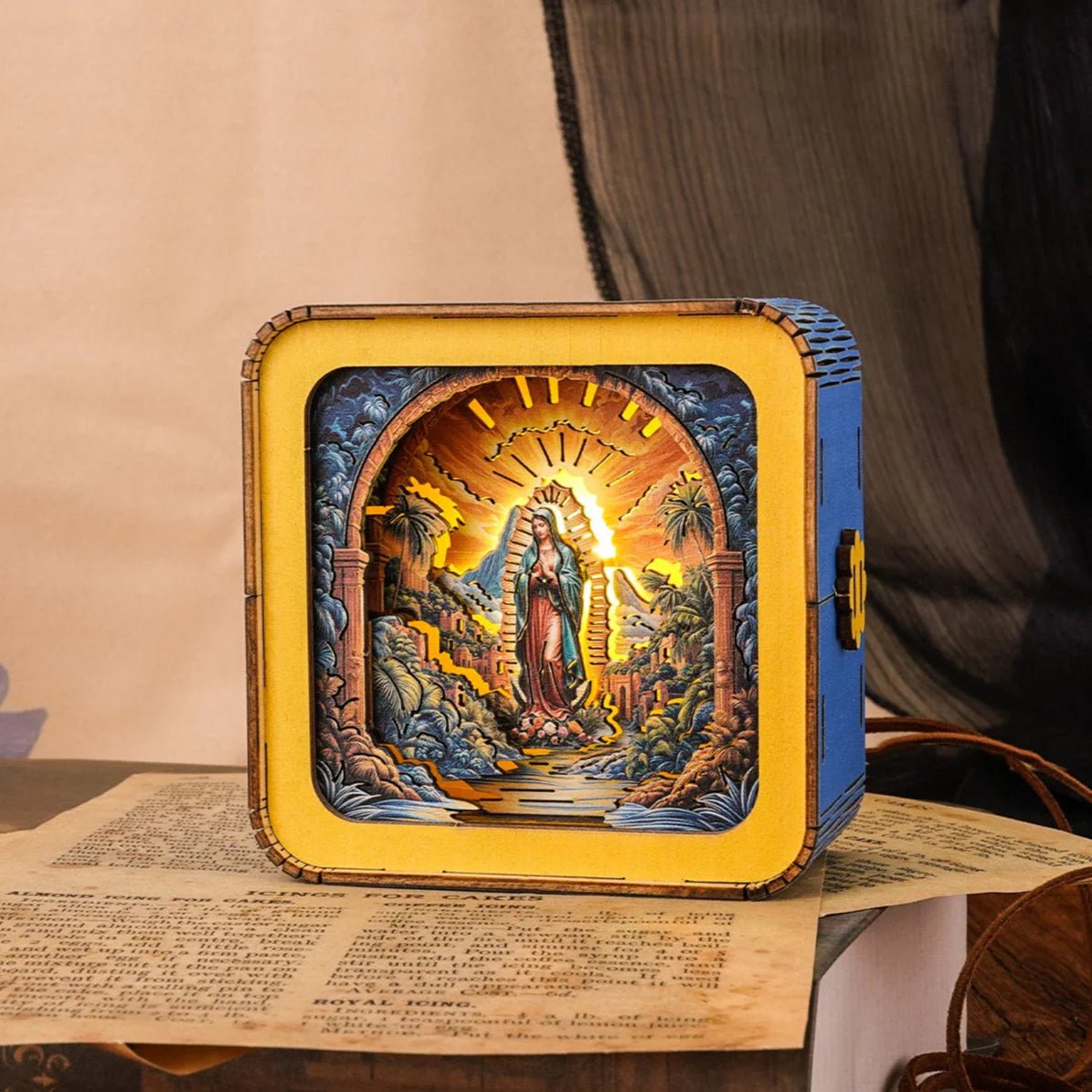 kaayee-night-light-virgin-mary-holzpuzzle-nachtlicht image 2