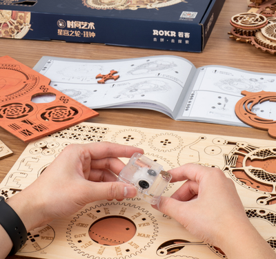 magicholz-zodiac-wanduhr-kalender-holzbausatz-mit-quarzuhr image 4