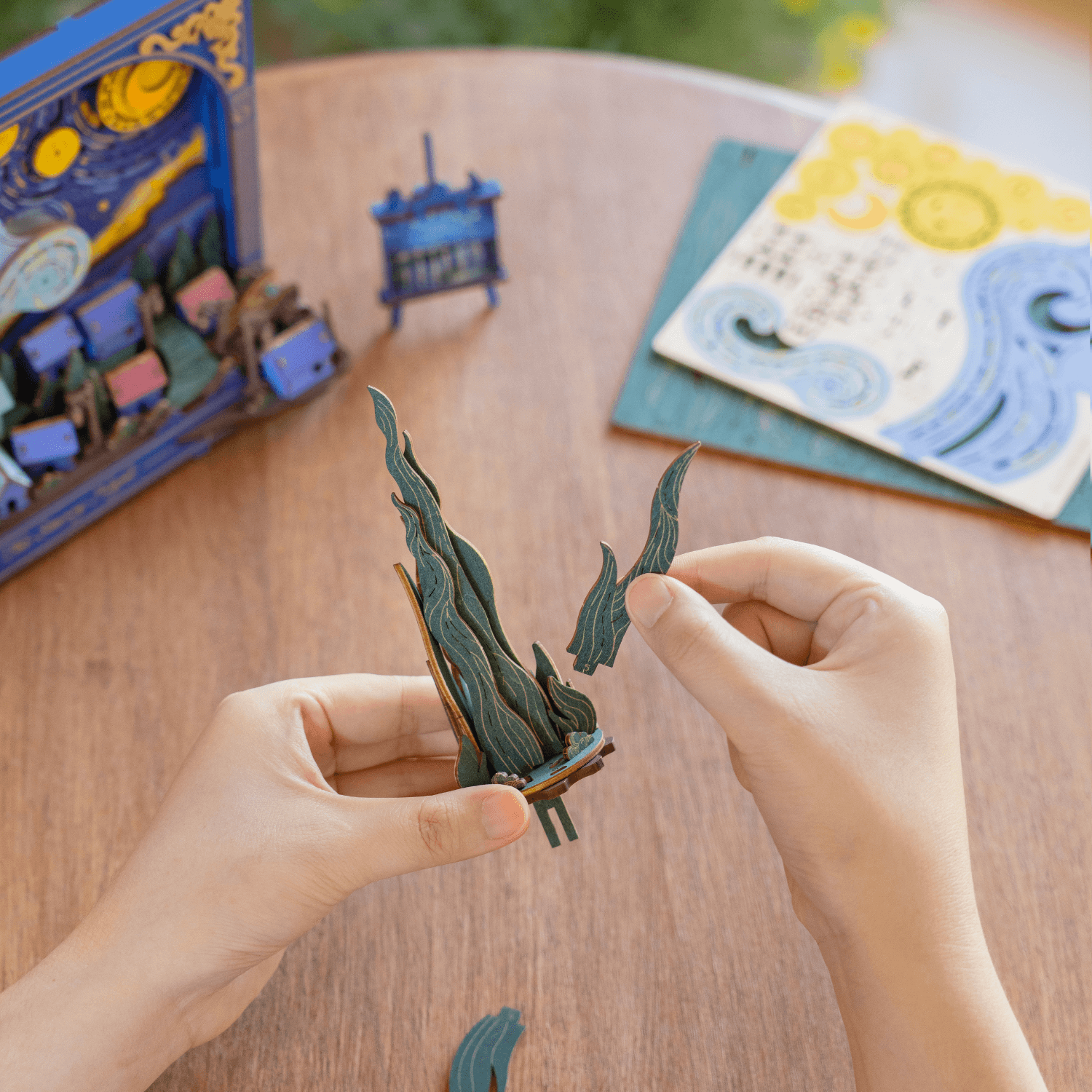 magicholz-book-nook-sternennacht-van-gogh-diorama-mit-led image 4