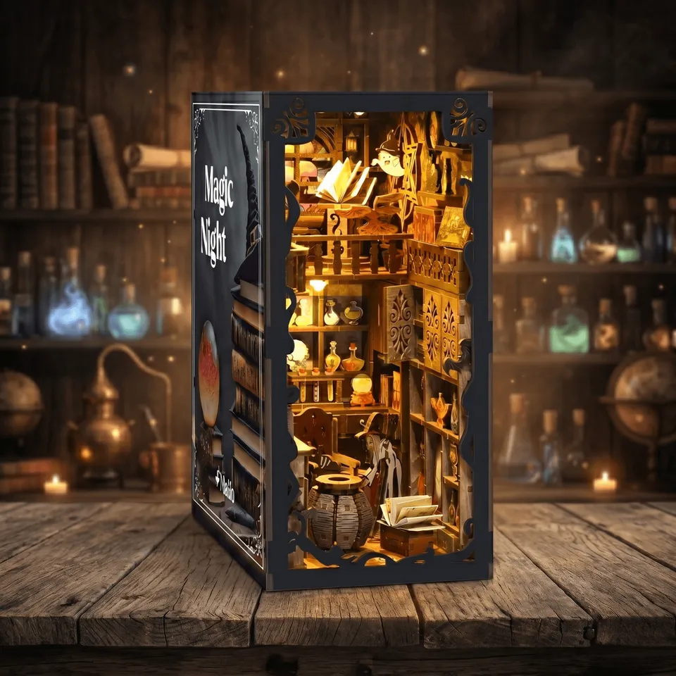 magicholz-magicnight-book-nook-hexen-diorama-zweigeschossig-mit-licht image 1