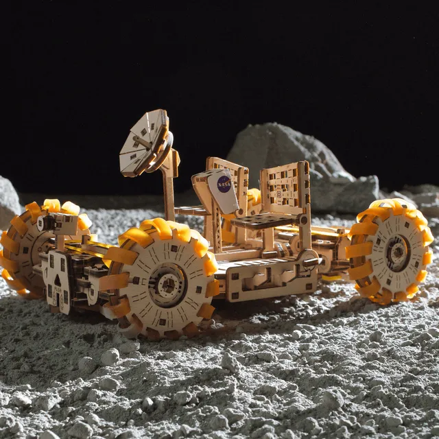 magicholz-mondrover-nasa-holzmodell-bausatz-ma-stab-1-15-beweglich image 1