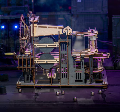 magicholz-mechanischer-bausatz-night-city-2-0-murmelbahn-holz image 3