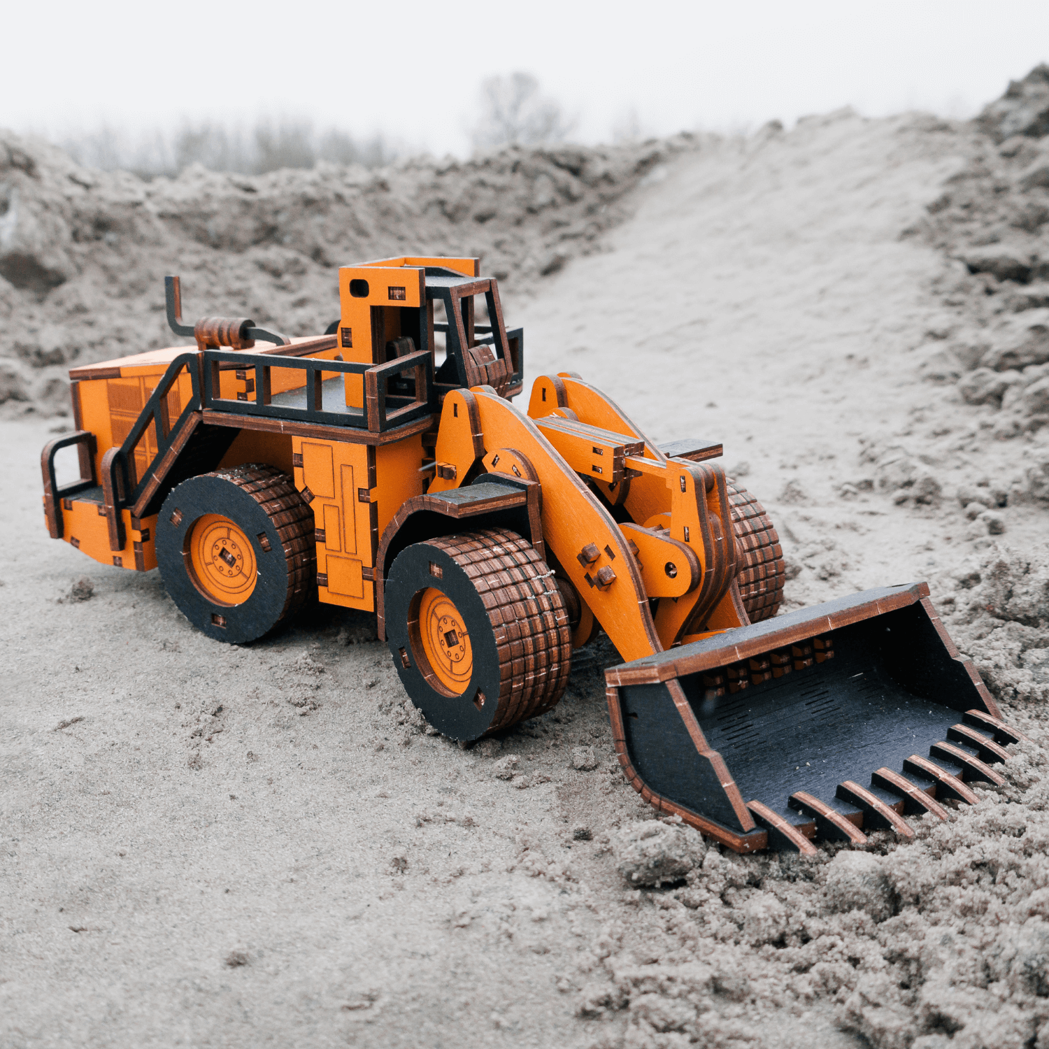 magicholz-schaufellader-baumaschinen-holzbausatz-230-teile image 1