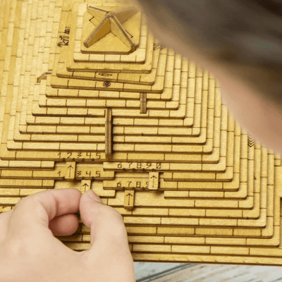 magicholz-r-tselbox-quest-pyramide-holz-escape-room-60-90-min image 8