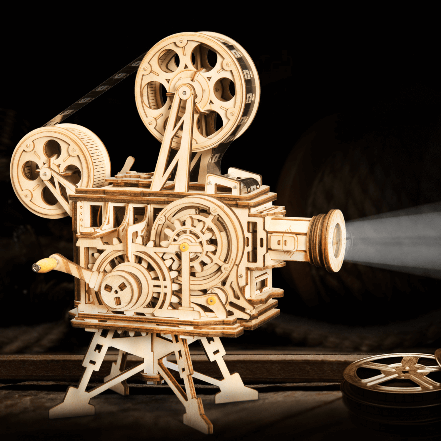 magicholz-vitascope-filmprojektor-holzbausatz-mit-handkurbel image 1