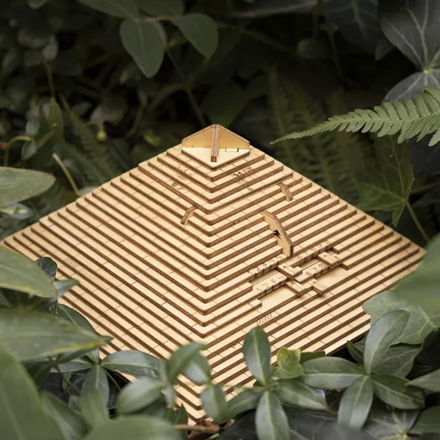 magicholz-r-tselbox-quest-pyramide-holz-escape-room-60-90-min image 1
